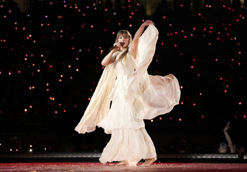 Taylor Swift performing